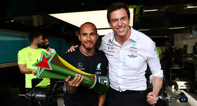 Toto Wolff entierra el hacha de guerra con Hamilton en una carta de despedida: «Por última vez, vamos a hacerlo»