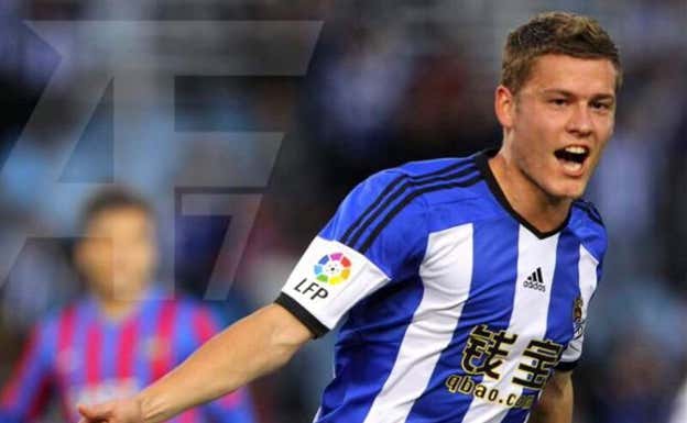 Finnbogason celebra uno de los pocos goles que marcó con la Real Sociedad.  RS