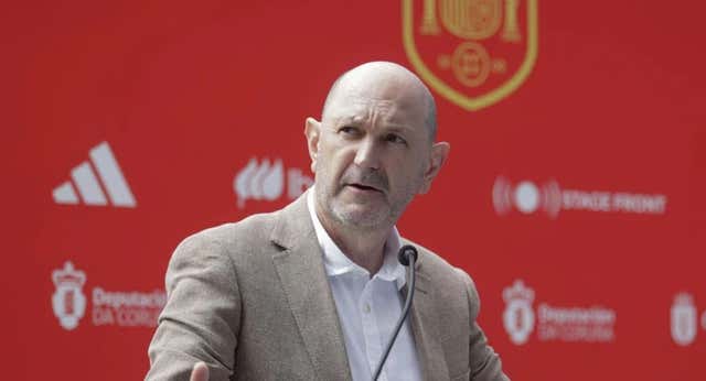La gran pantomima de los avales en la RFEF: una «mafia» que señala a árbitros y ‘barones’ y donde hubo amenazas de vídeos