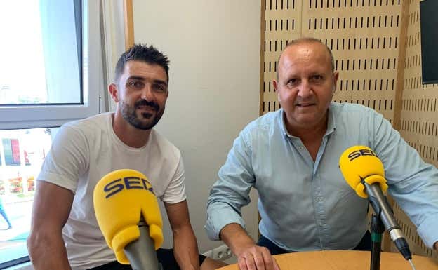 Villa, junto a Manfredo Álvarez.