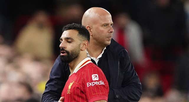Una ‘perlita’ de Arne Slot quita hierro a la posible salida Mohamed Salah en verano: “Quizás sabe algo sobre los 115 cargos”