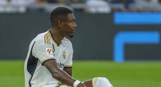 Alaba vuelve a un rondo pero su recuperación sigue inquietando en el Real Madrid