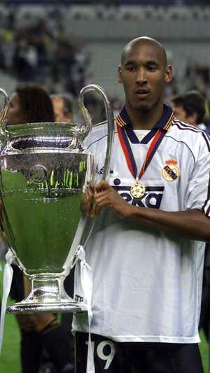 Nicolas Anelka, con la Champions ganada en el 2000. Agencias