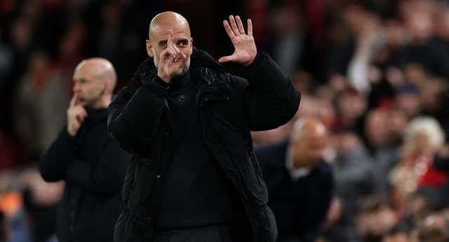 Se hace viral un video en el que Pep Guardiola se encara con un aficionado del Liverpool: «Papa, ya está»