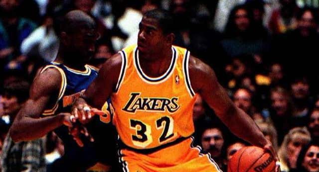 Nikola Jokic da un golpe en la mesa de la historia y pone su nombre a la altura de la leyenda de Magic Johnson