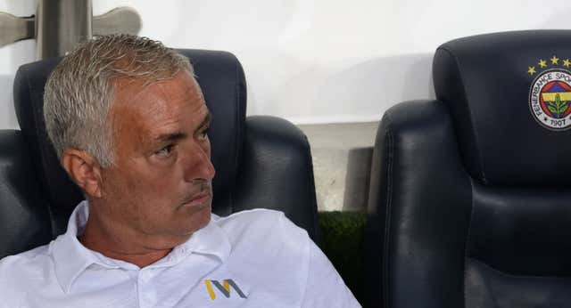 Mourinho devuelve el dardo a Guardiola: «Tengo tres títulos de Premier League, todos limpios»
