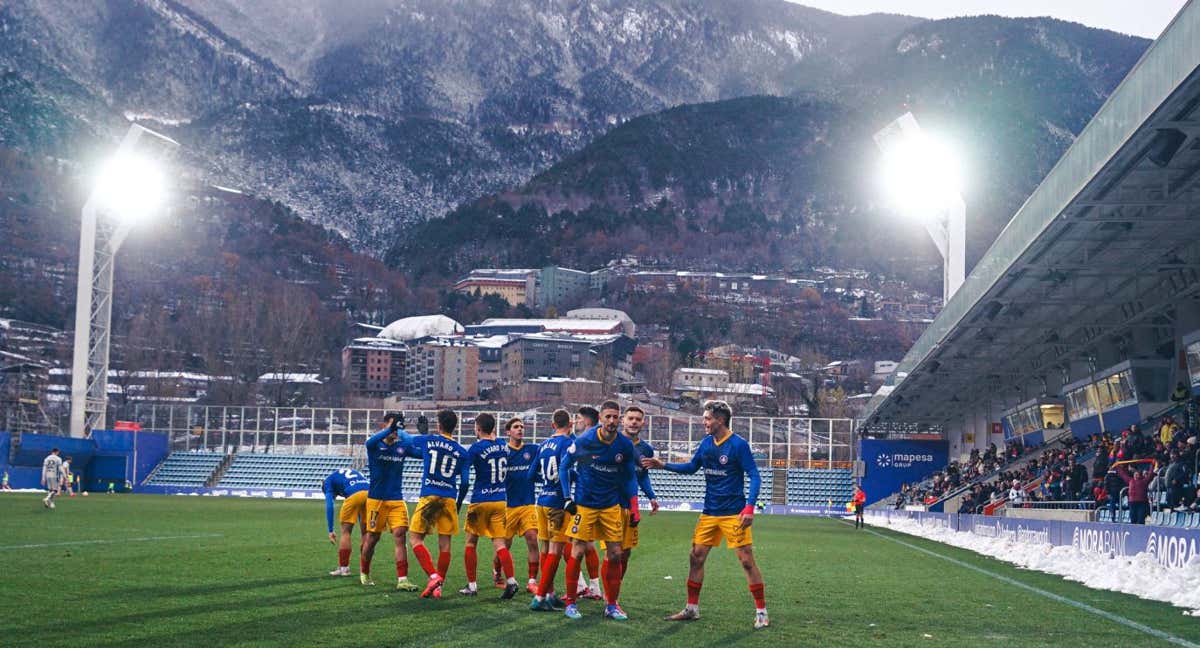 El Andorra venció entre la nieve. /FC ANDORRA