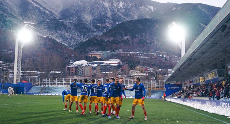 El Andorra venció entre la nieve.
