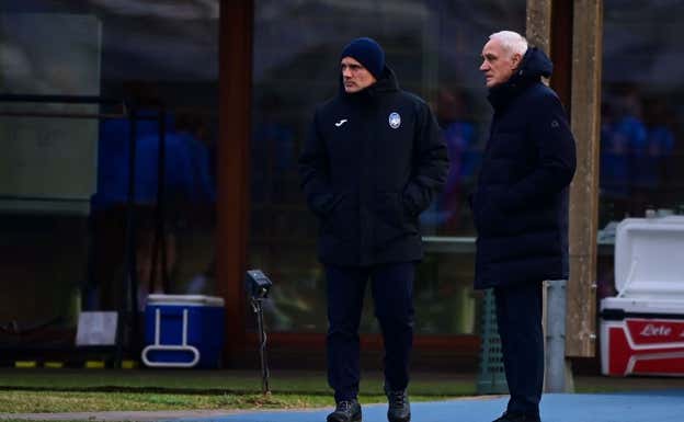 Antonio Percassi, a la derecha, es el presidente de la Atalanta.  AFP