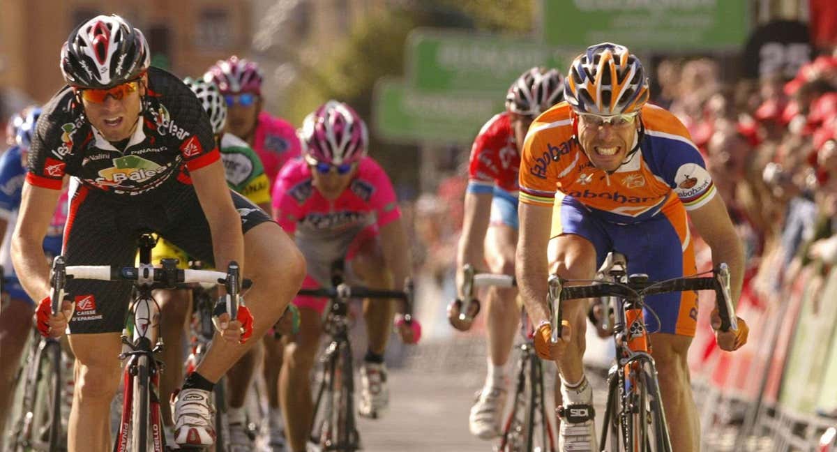Alejandro Valverde en una etapa en la Vuelta al País Vasco junto a Óscar Freire.