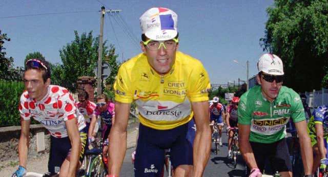 Una leyenda del ciclismo baja el suflé de Tadej Pogacar y pide respeto «por lo hecho por Induráin, Merckx…»