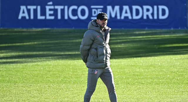 El intervencionismo de Simeone agita la Liga y una felicitación de Navidad explica el momento del Atlético