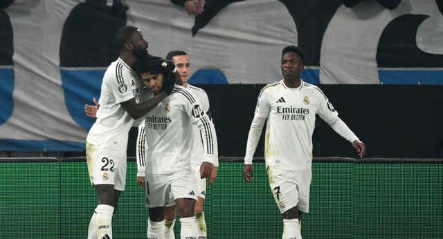 El Real Madrid no se olvida de las cuentas… pero casi: roza la clasificación en Champions