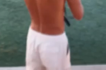 Marcos Llorente, jugador del Atlético de Madrid, ha paseado sin camiseta a sus perros pese al frío.