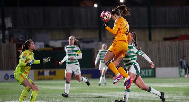 Signe Bruun está de dulce y ya se codea con las goleadoras históricas del Real Madrid