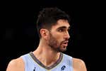 El triplista Santi Aldama se postula para ser premiado por la NBA en el partido en el que Jordi Fernández se encaró con Ja Morant por una «falta de respeto»