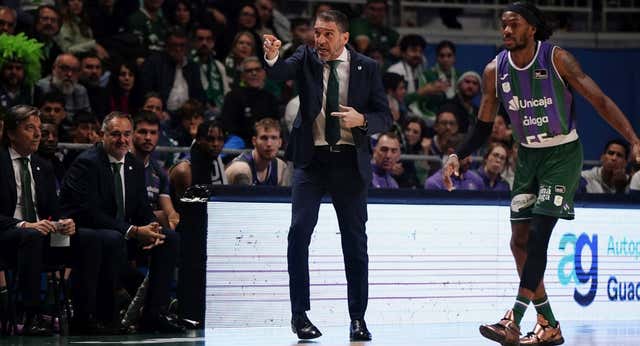 Ibon Navarro, el último técnico en clamar contra el arbitraje en la ACB: «No hay un criterio claro y encima va variando durante el partido»