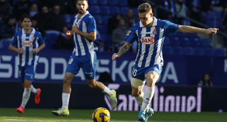Pol Lozano ante Osasuna.