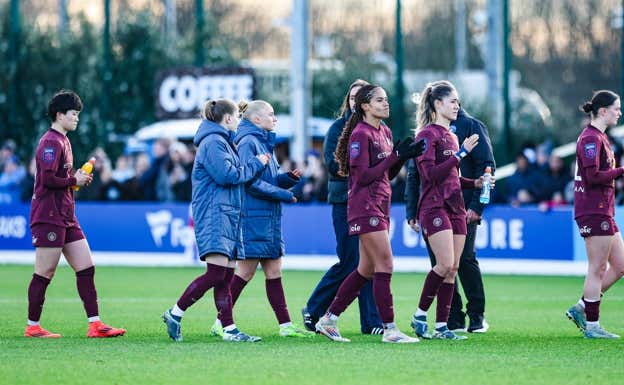 Las jugadoras del Mánchester City agradeciendo el apoyo de su afición.  MÁNCHESTER CITY FEMENINO