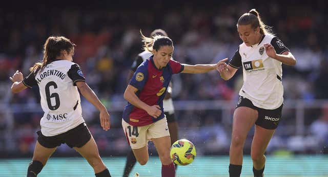 El Valencia en un ‘Toro’ dispuesto a salvarse tras un cambio “que ya se nota”: “En Mestalla se me puso la piel de gallina y sentí la energía”