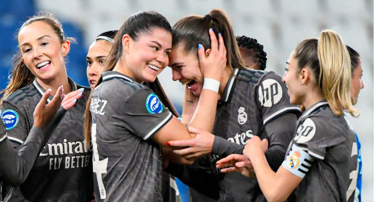 Las jugadoras del Real Madrid celebrando un gol ante el Deportivo.