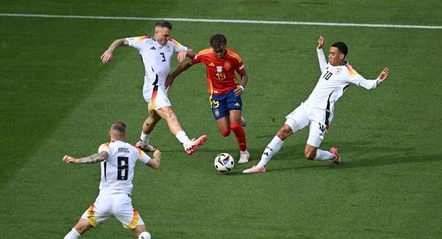 Ni Carvajal, ni Davies, ni Theo… El lateral que más atemorizó a Lamine Yamal juega en el Leipzig: “Es duro, duro”
