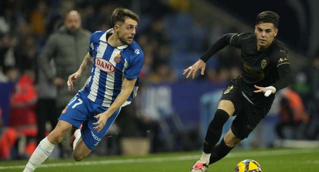 Espanyol y Valencia se anulan y suman un punto insuficiente para Manolo González y Baraja