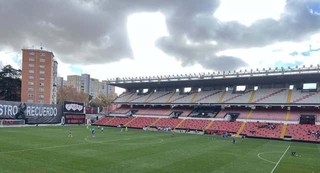 El Rayo Vallecano organiza un torneo invisible de fútbol femenino con la complicidad del Ayuntamiento