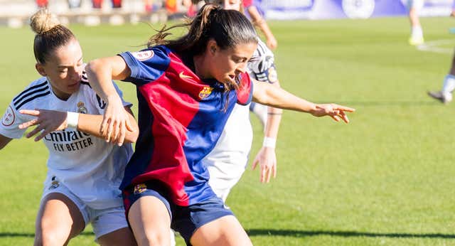 Un empate con un penalti detenido y una expulsión del Barça marcan el clásico de filiales ante el Real Madrid