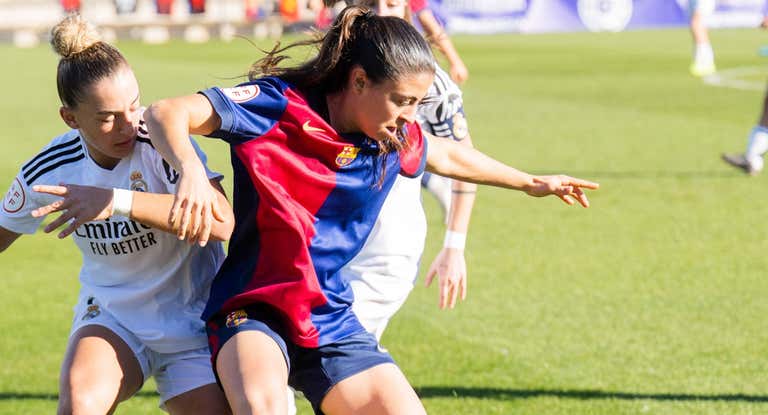 Judit Pujols durante un el clásico.