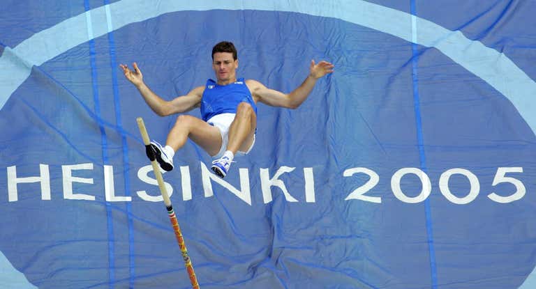 Giuseppe Gibilisco, durante los Mundiales de Helsinki 2005.