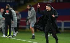 El Simeone más juguetón gana en Barcelona por primera vez y se divierte con la prensa