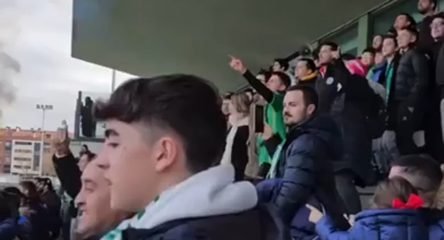 La afición del Racing arropa a su equipo previo al partido ante el Eldense.