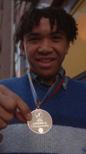 Benjamín, con el oro de la Eurocopa Sub-21.