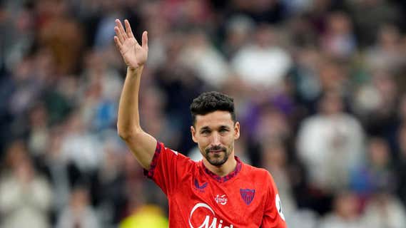 Jesús Navas fue homenajeado por el Santiago Bernabéu en su último partido con el Sevilla. /GETTY