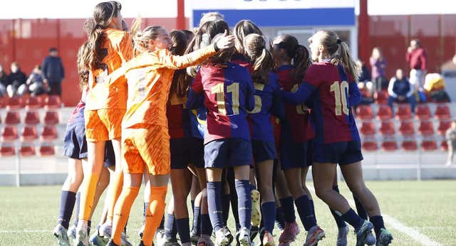 El Barça saca músculo con su cantera y presume de futuro en Madrid