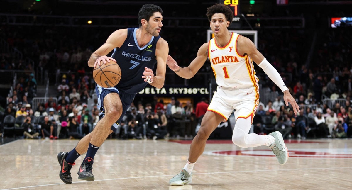 Santi Aldama contra Atlanta Hawks.