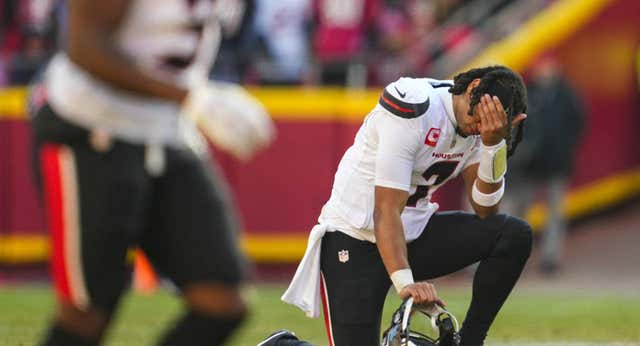 Drama en la NFL: Tank Dell se rompe la rodilla, sus compañeros lloran desconsolados y Taylor Swift lo ve desde la grada