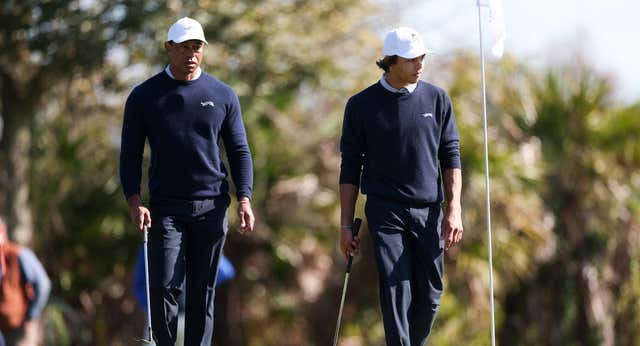 Tiger Woods es indestructible: reaparece tras cinco meses y una operación de espalda para dar una exhibición junto a su hijo