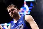 Doncic deja frío el día de Navidad al irse lesionado a los vestuarios