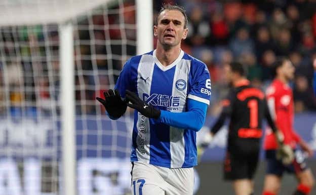 Kike García celebra un gol en El Sadar. EFE