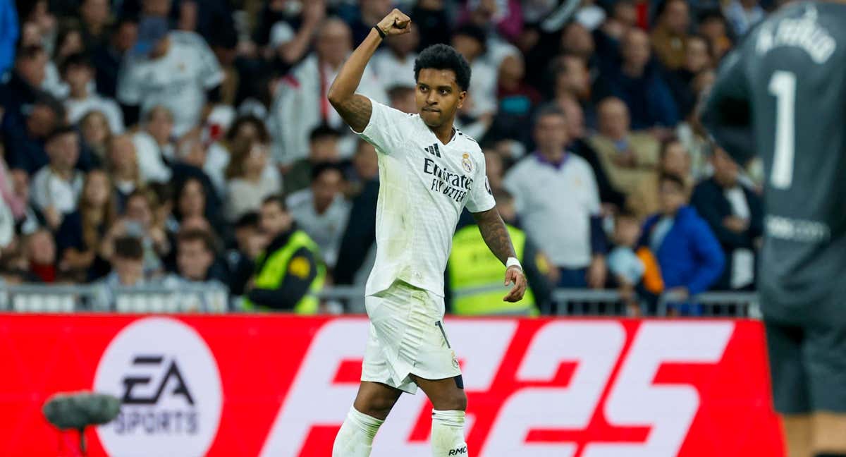 Rodrygo celebra un gol con el Real Madrid.