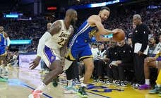 Austin Reaves decide sobre la bocina el 'show' entre LeBron James y Stephen Curry