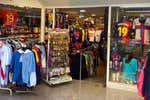 Los comercios junto al Camp Nou aún no ven la luz, solo polvo y cómo sus flores se marchitan: «Facturamos el 30%, el Museu y el Palau nos salvan»