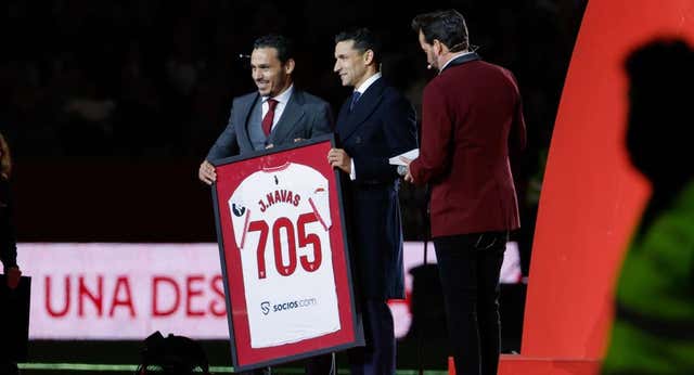 El Sánchez-Pizjuán y una pitada monumental a Del Nido Carrasco en la despedida de Jesús Navas