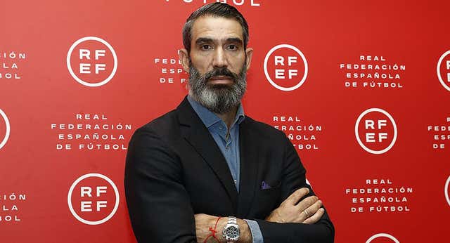 Sigue la ola de despidos en la Federación: la nueva junta descabeza el comité del Mundial 2030 y la comisión de formación