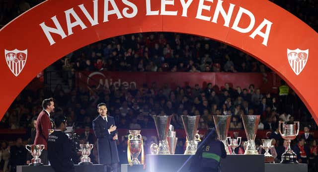 El sevillismo y el fútbol fabrican un emocionante homenaje a un Jesús Navas que se derrumbó: «Honestamente no podía más»