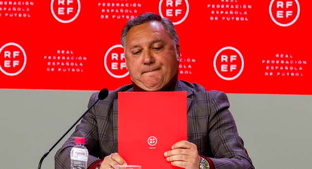 Una nueva filtración en el CTA enseña el enfado de Medina Cantalejo con el árbitro que expulsó a Flick: «Hay que tener un poquito de cintura»