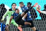Una chilena y un misil de Dumfries colocan al Inter en la final de la Supercopa