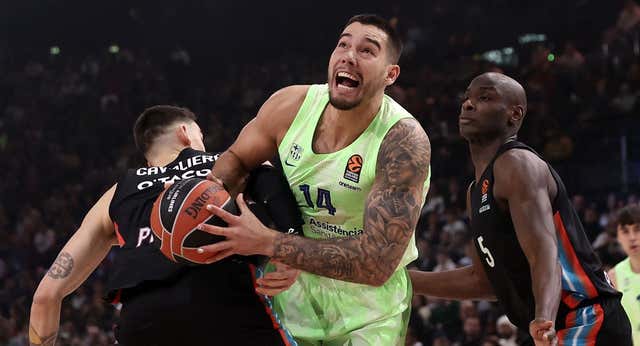 Willy Hernangómez lidera a un Barça que vuelve a la lucha por los playoffs